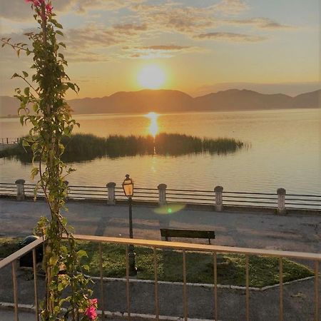 Vista Lago Torre del Lago Puccini Eksteriør bilde